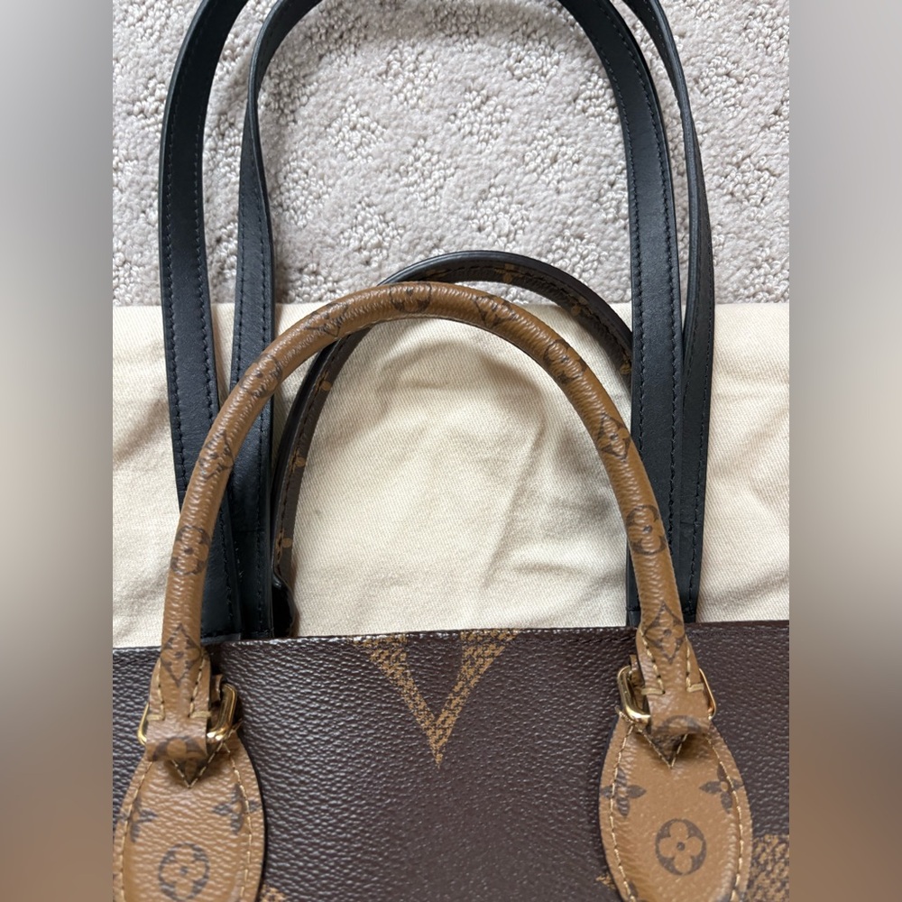 Louis Vuitton On The Go MM Canvas Tote with Red Interior - Picture 10 of 12
